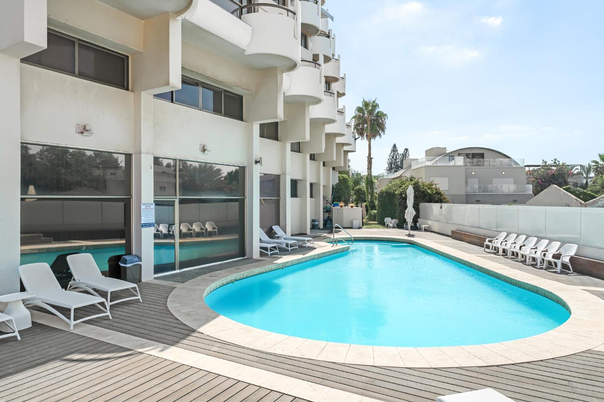 Elegant Duplex With Parking By Beachfront Stay Herzliya Exterior photo